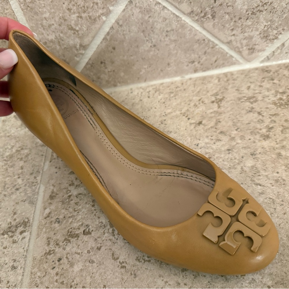 Tory Burch Camel Leather Wedge 6.5